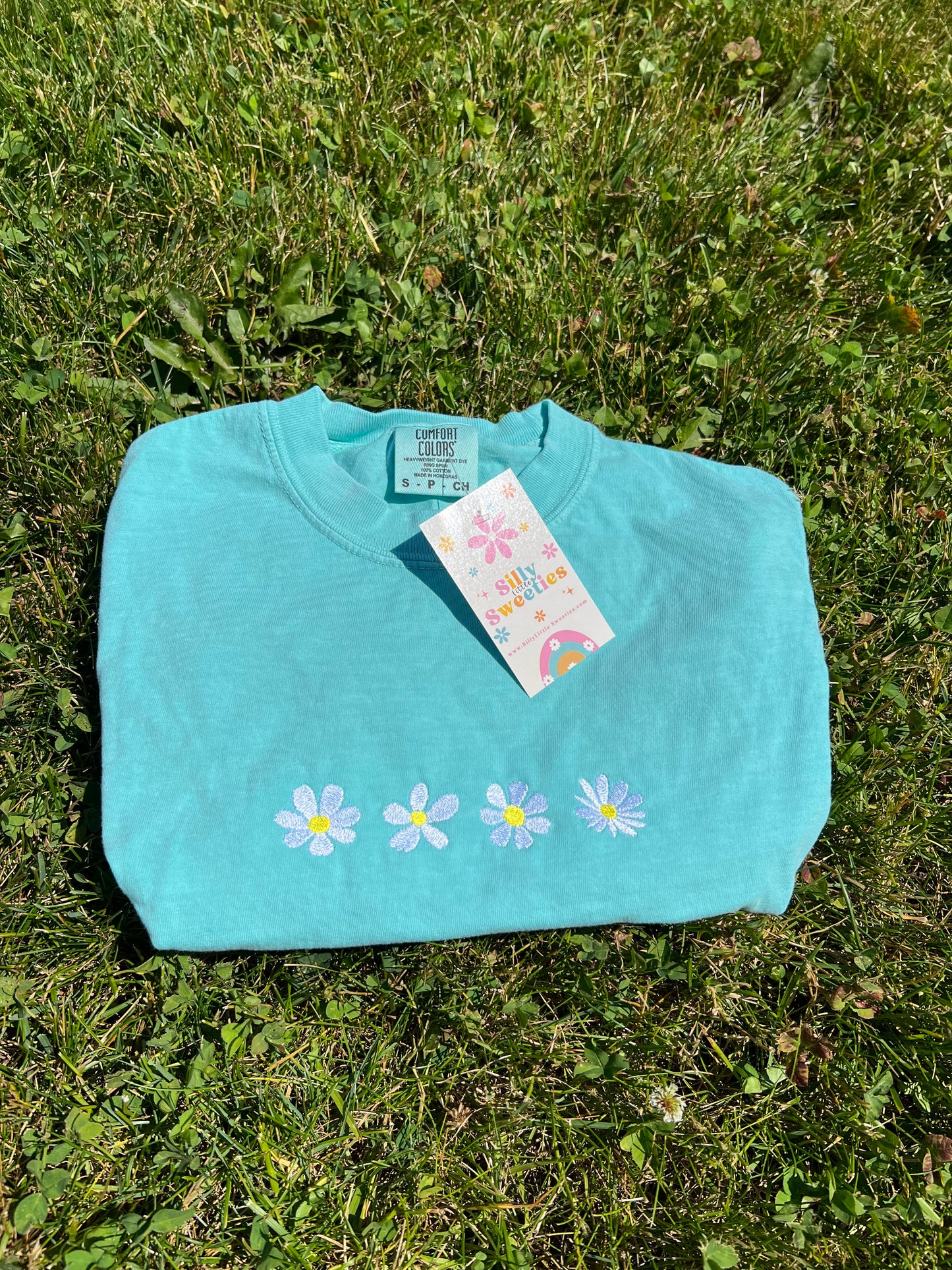 Daisies Embroidered t-shirt Comfort Colors