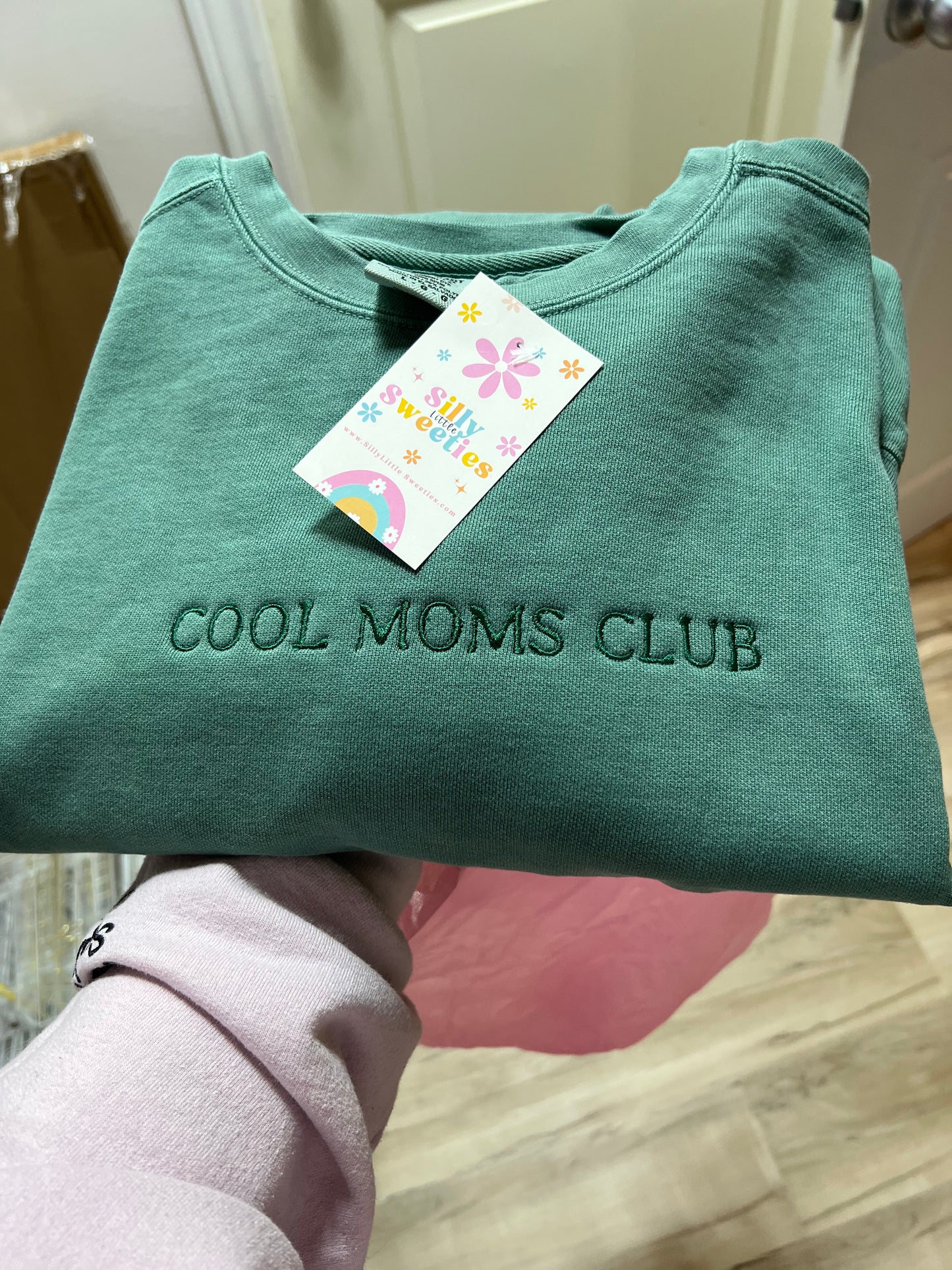 Cool moms club  Embroidered t-shirt Comfort Colors