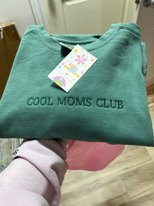 Cool moms club  Embroidered t-shirt Comfort Colors