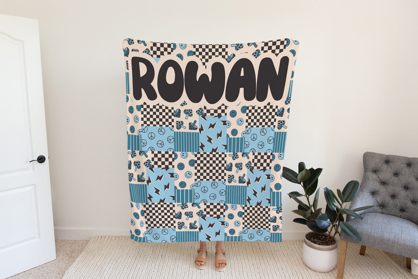 Personalized blanket for boys, Smiley face blanket, checkered throw, birthday gift for him, custom name baby blanket, baby shower gift